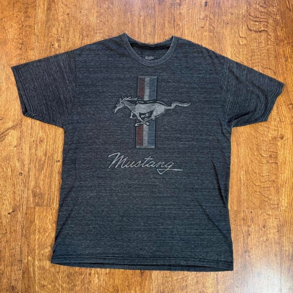 Ford Mustang logo graphic T-Shirt‎